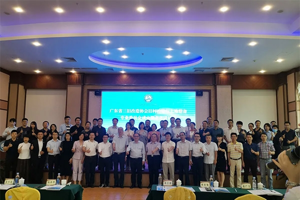 AG��˾�عɼ����ǿ��롢�������ֻ�Ƹʡ����Э��ɴ�ˢ������������רҵίԱ�ḱ����ίԱ��ίԱ